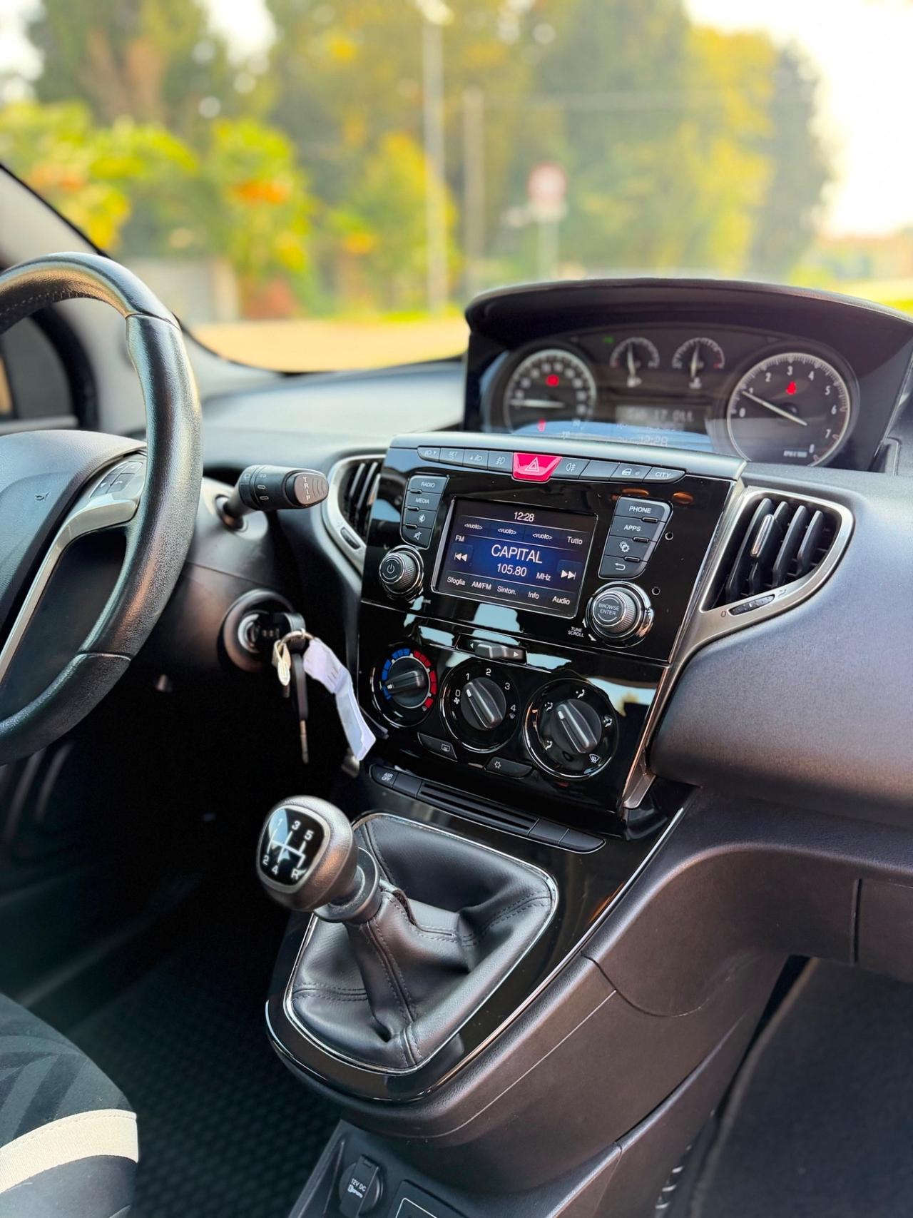 Lancia Ypsilon 1.2 69 CV 5 porte Platinum