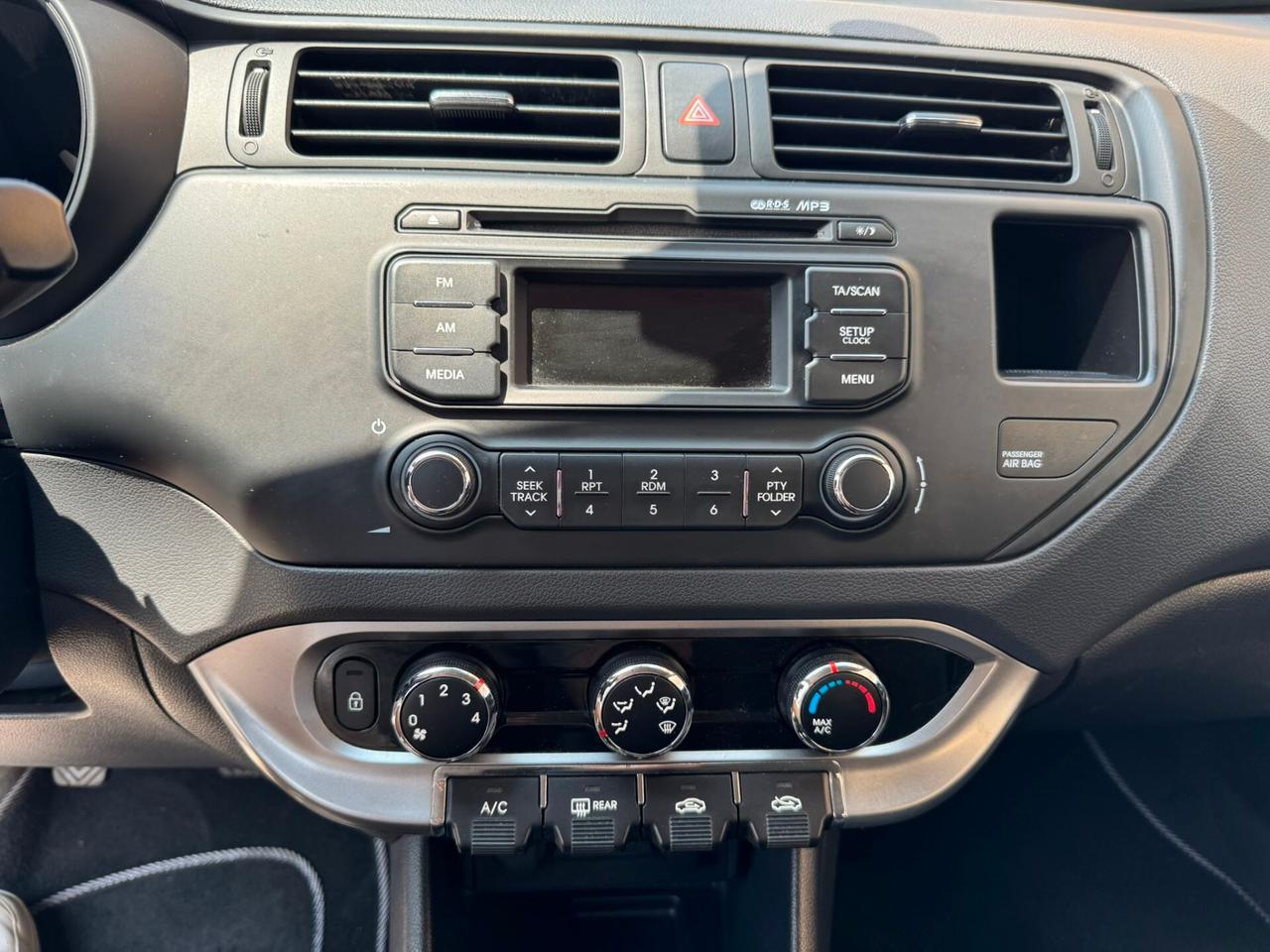 Kia Rio 1.1 CRDi 75cv Cool