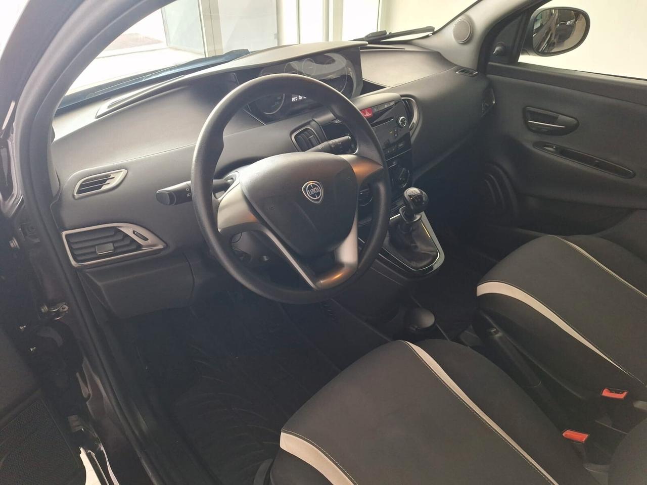 Lancia Ypsilon 1.2 69 CV 5 porte Elefantino
