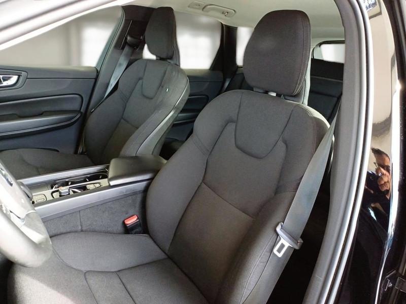 VOLVO XC60 B4 D AWD automatico Momentum Pro