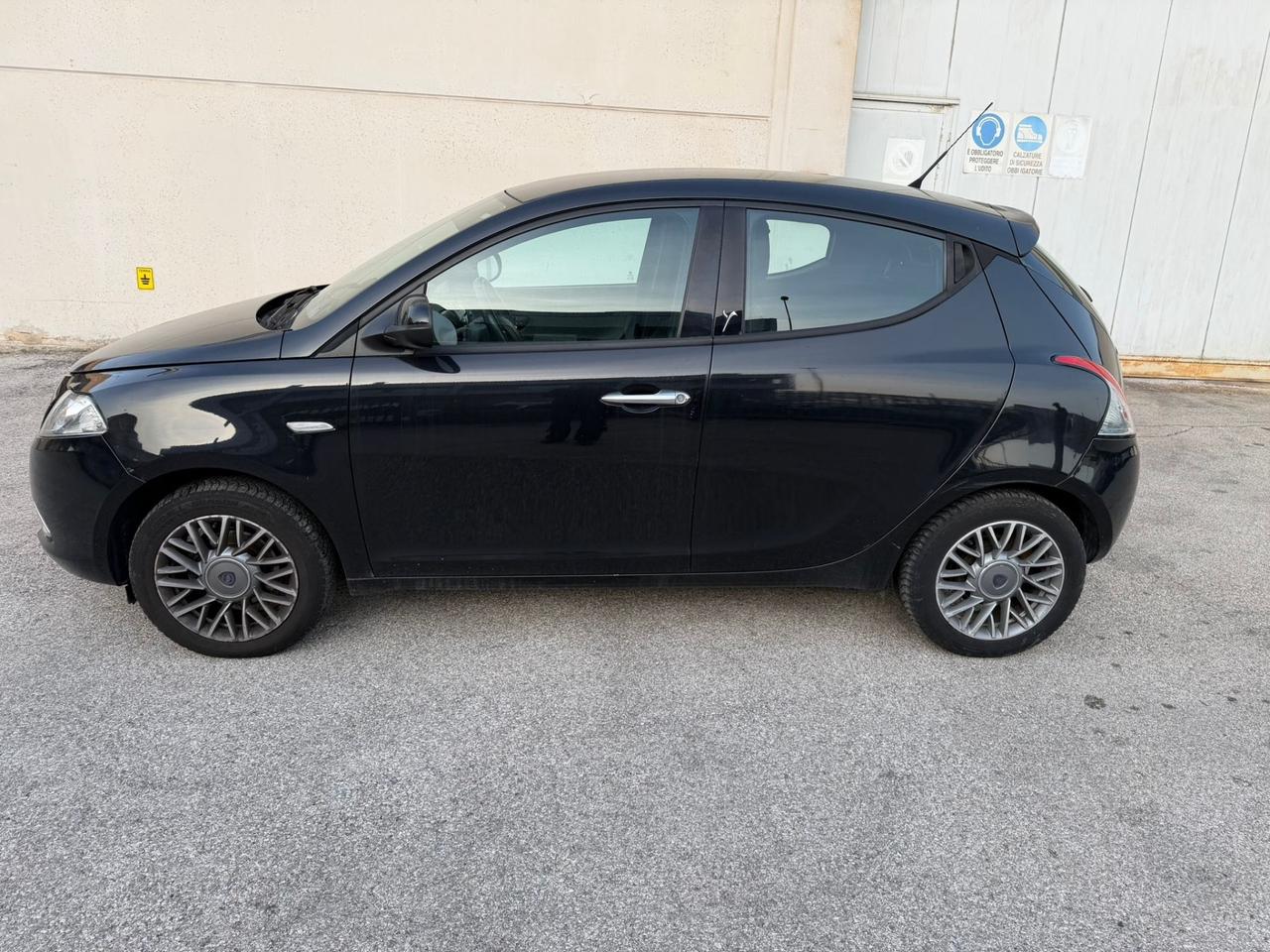 LANCIA Y 1.2 Platinum VENDUTA abbinata con CLASSE B