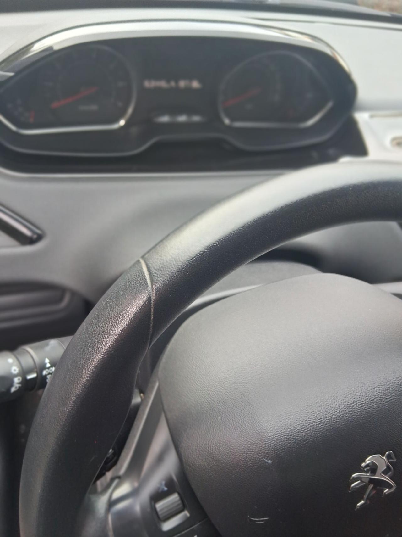 Peugeot 208 1.2 VTi 82 CV 3 porte Allure