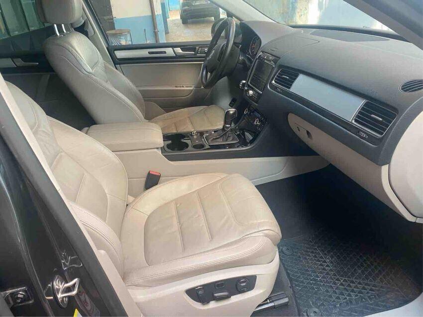Volkswagen Touareg 3.0 TDI 204 CV tiptronic TETTO APRIBILE PELLE NAVY