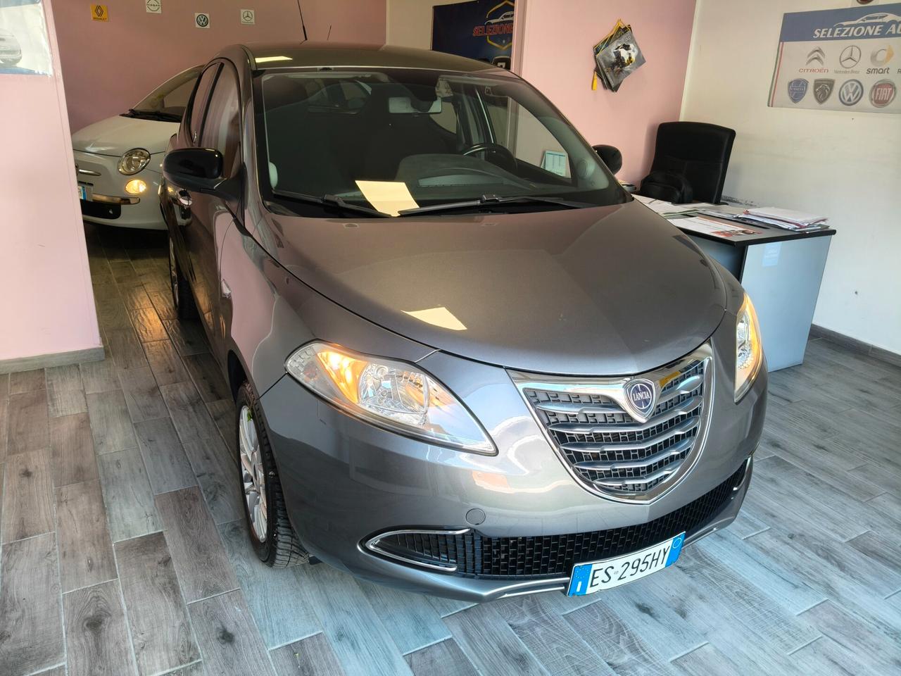 Lancia Ypsilon 5 porte Metano Ecochic Gold