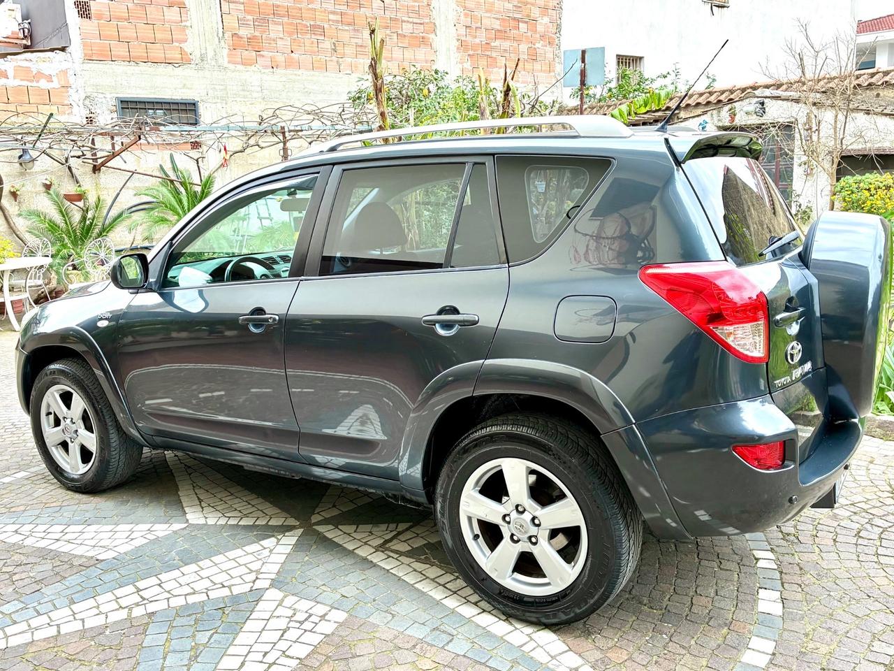 Toyota RAV 4 RAV4 2.2 D-4D 177 CV Luxury