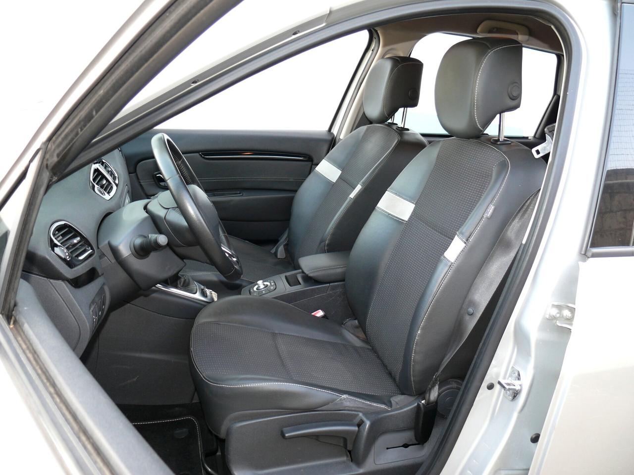 Renault Scenic 7 Posti (M1365)