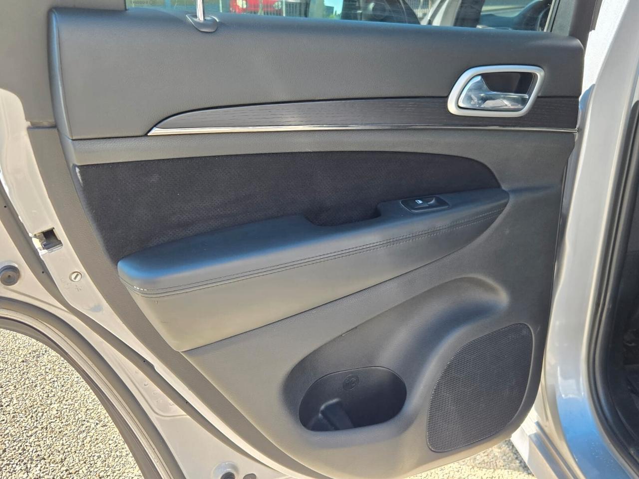 Jeep Grand Cherokee 3.0 V6 CRD 250 Multijet II S Model full