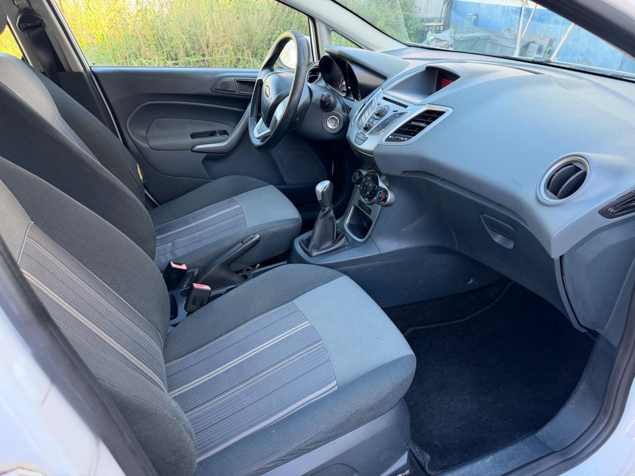 Ford Fiesta 1.4 TDCi 5p. Titanium distrib nuova frizione nuova