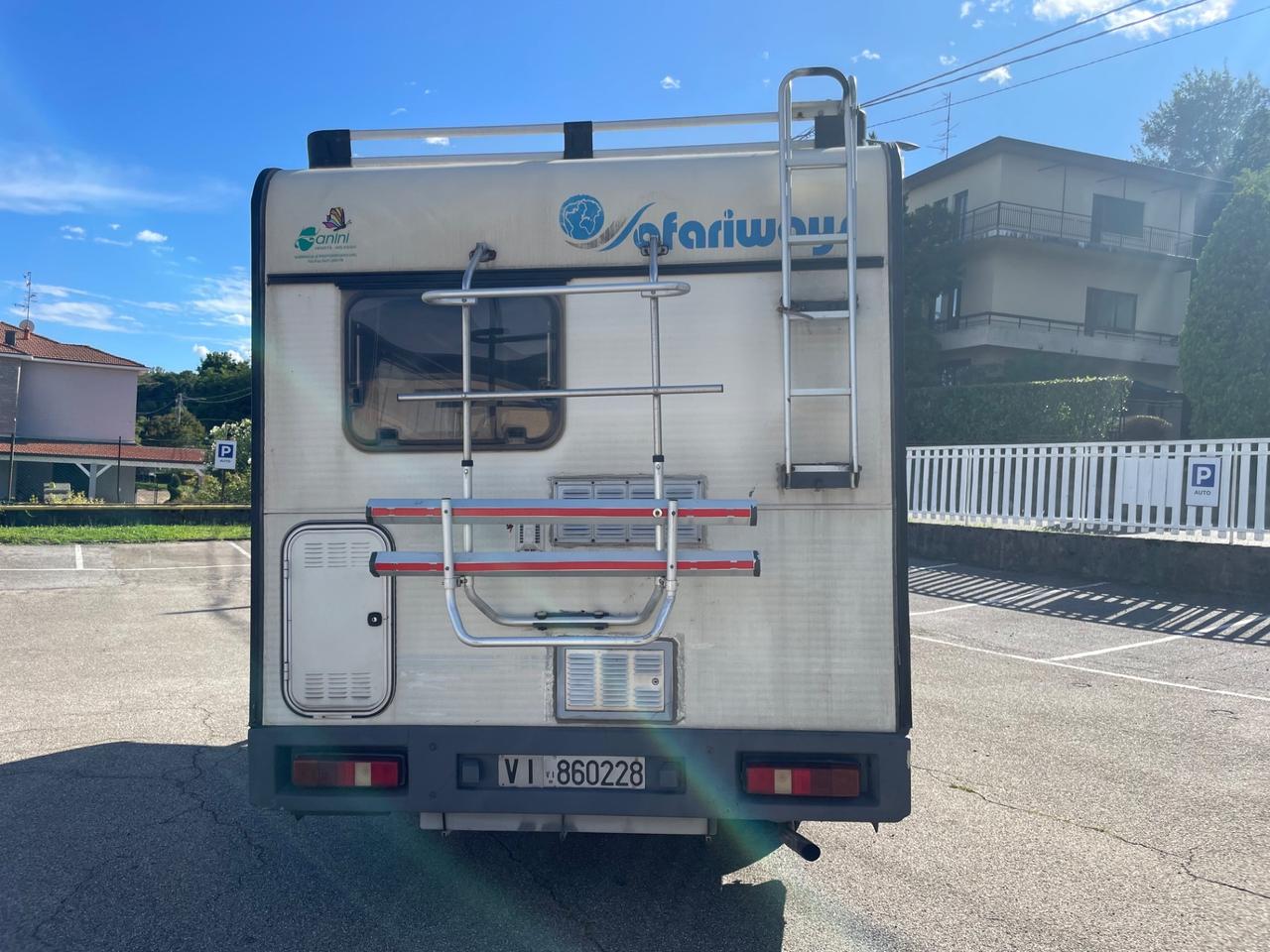 Ford Transit 150 2.5 TD