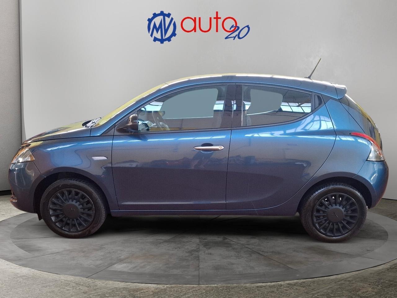 Lancia Ypsilon 1.0 FireFly 5 porte S&S Hybrid Ecochic Silver