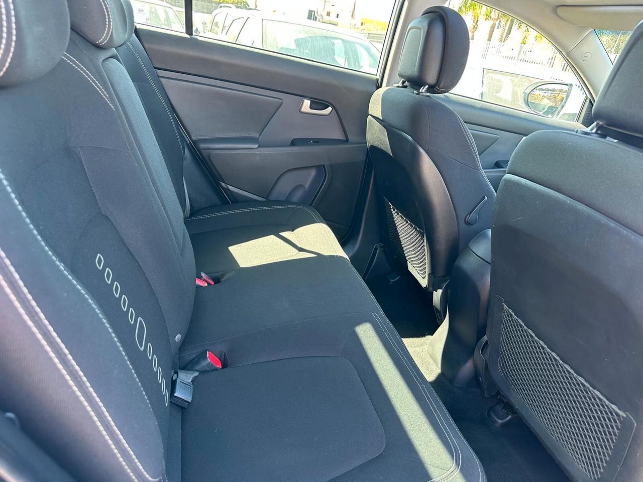 Kia Sportage 1.7 CRDI VGT 2WD high tech-2015