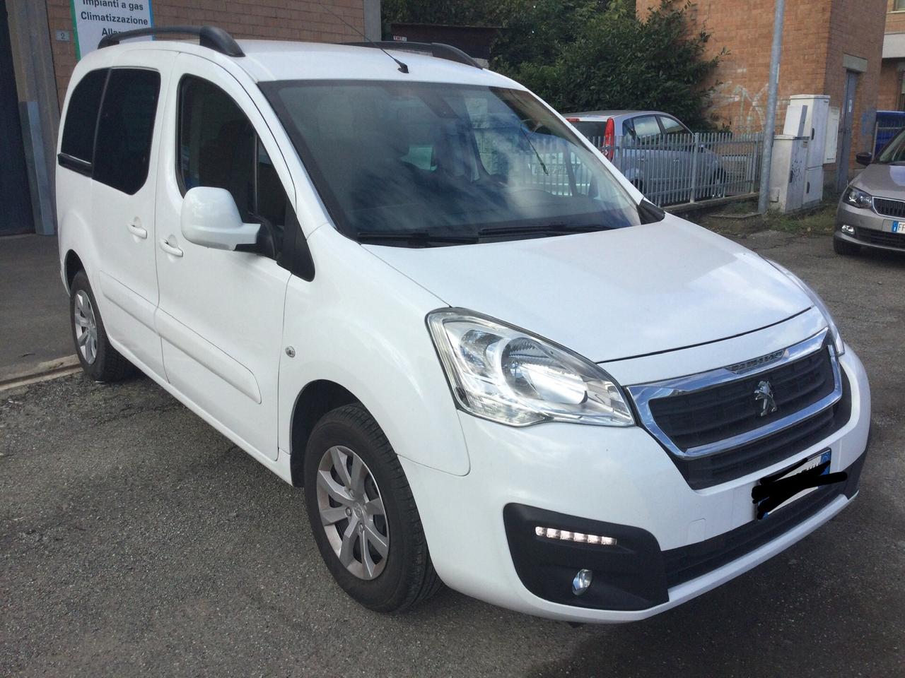 Peugeot Partner Autocarro 5 posti 2019
