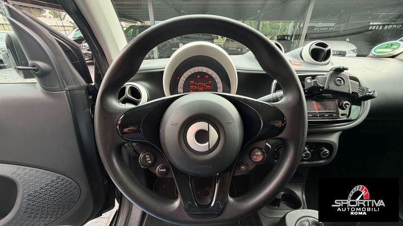 smart fortwo SENSORI DI PARCHEGGIO RATA MENSILE 172,00 EURO 70 1.0 52kW youngster