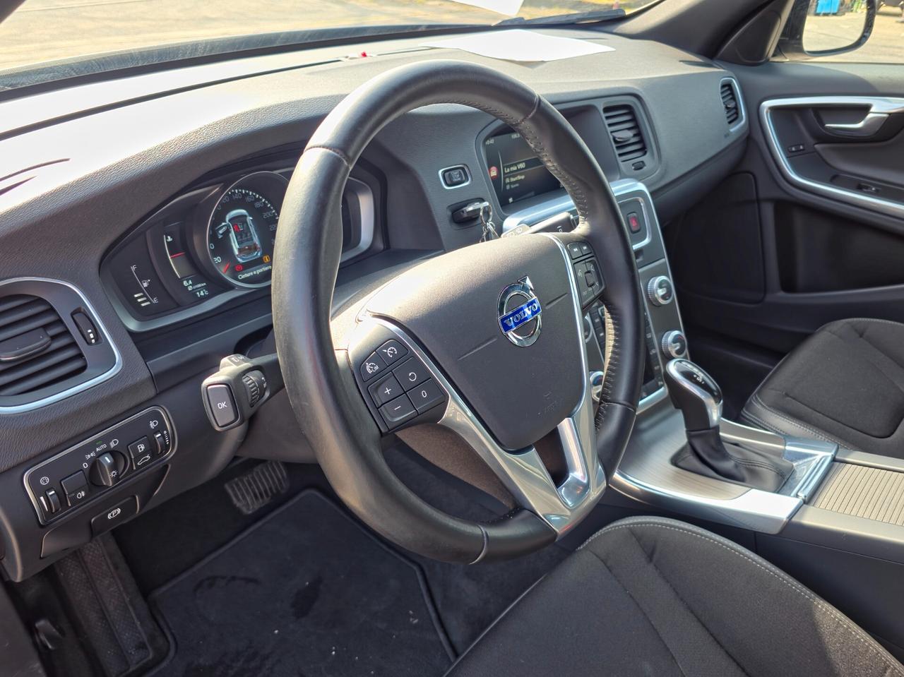 Volvo V60 Cross Country CV-150 D3 Geartronic Summum 2016-E6 Automatico