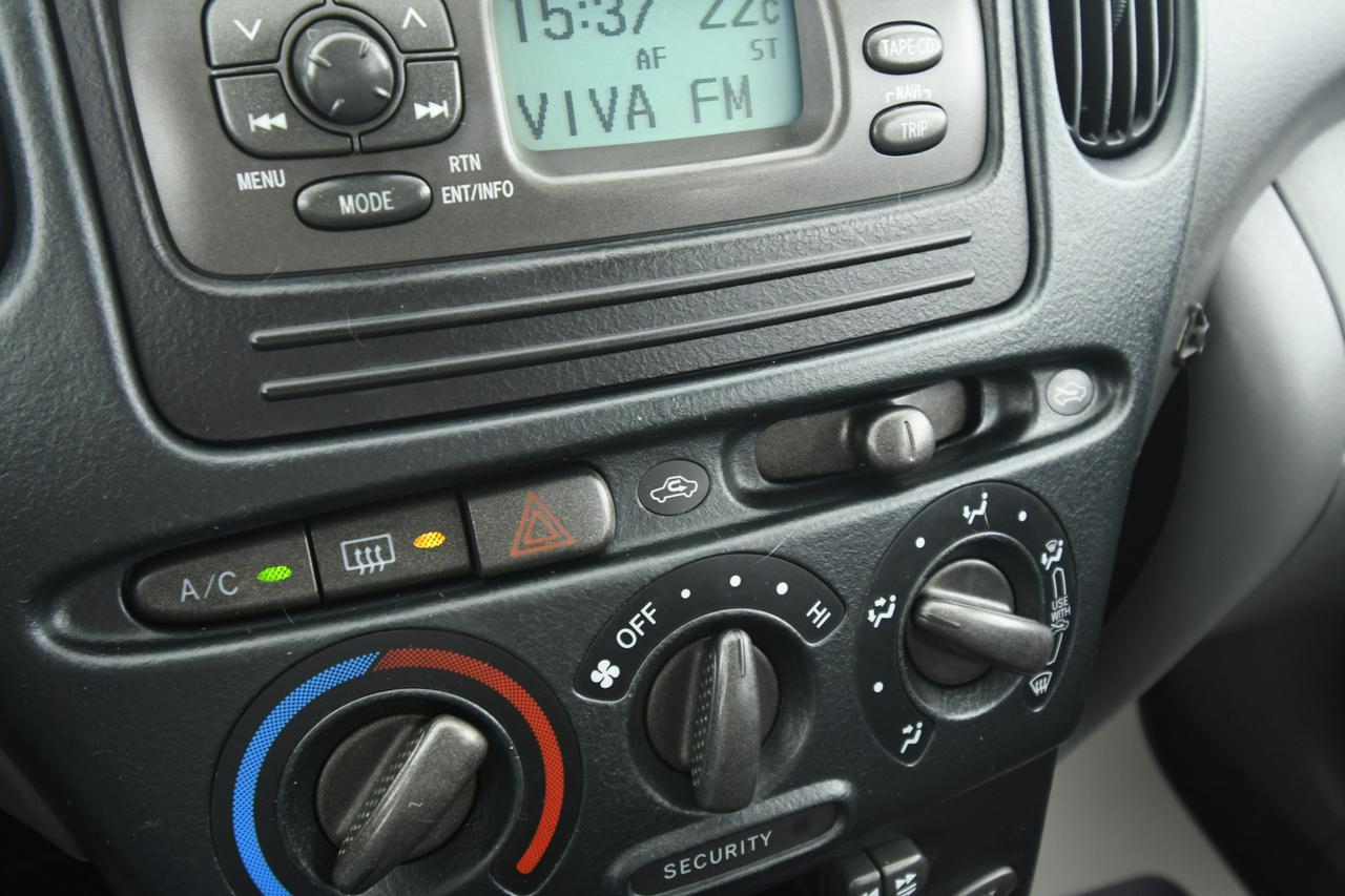 TOYOTA Yaris Verso 1.3 Luna X COMMERCIANTI