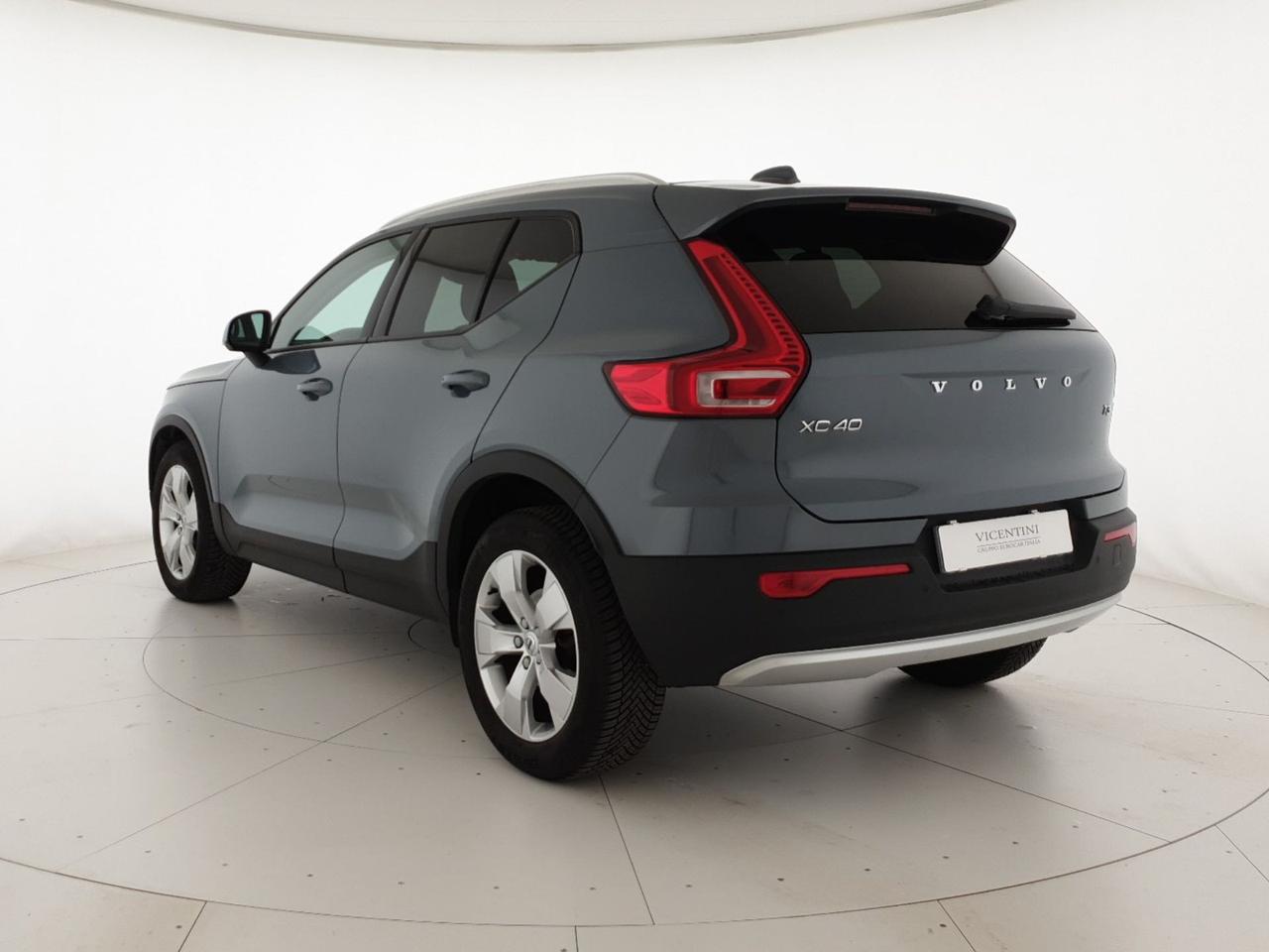 Volvo XC40 1.5 t3 momentum core 163cv auto my21
