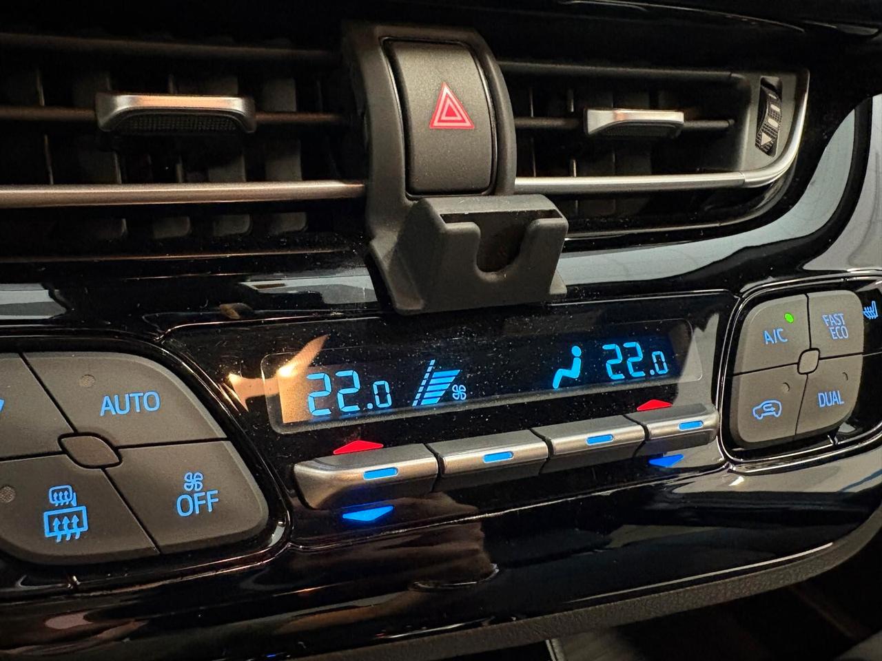 Toyota C-HR TREND 2.0 Hybrid E-CVT 26000 KM