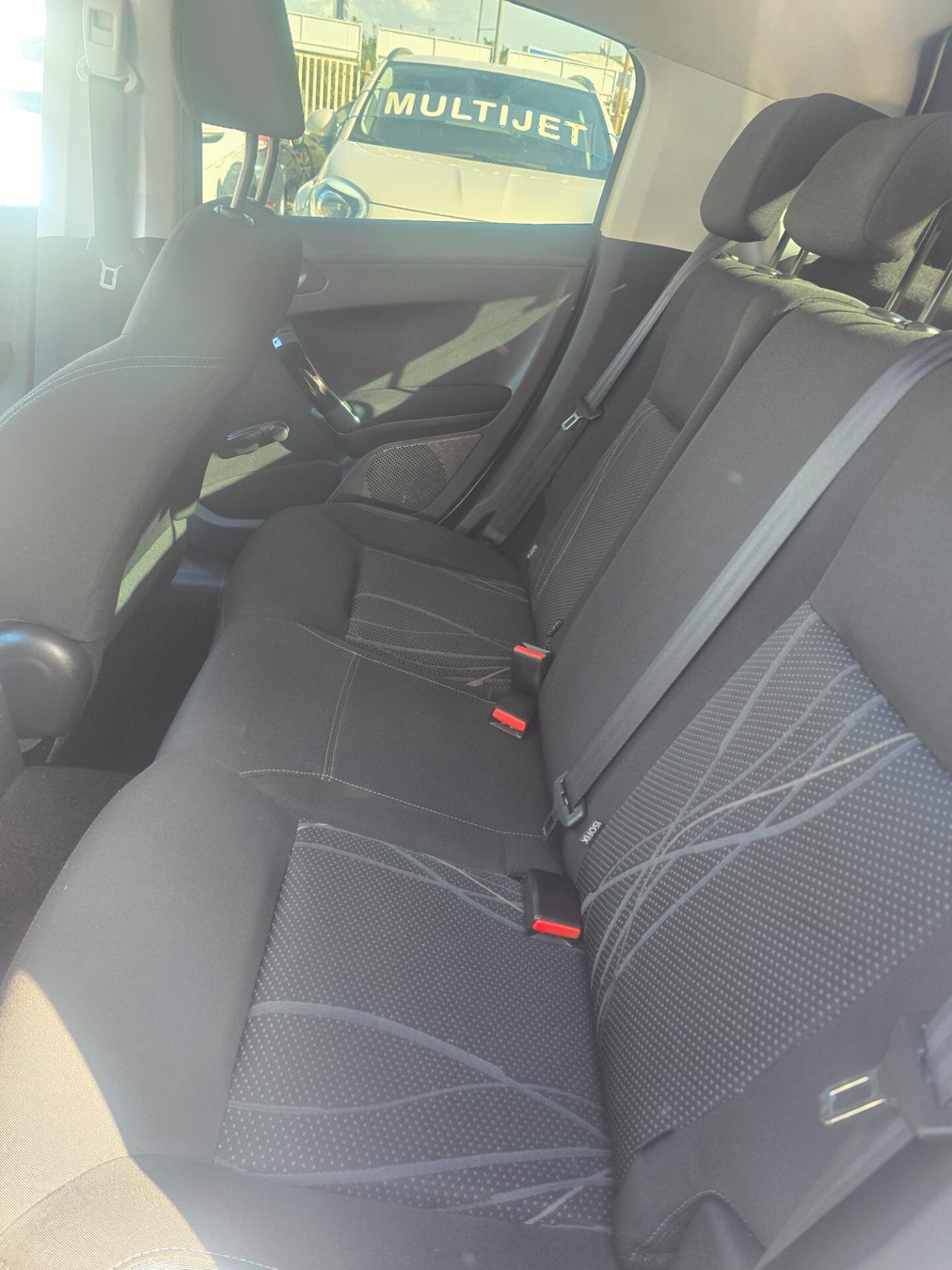 Peugeot 208 1.4 HDi 68 CV 5 porte Allure