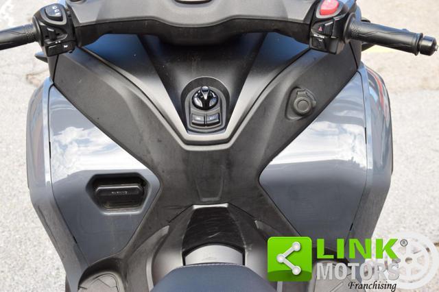 YAMAHA Tricity 300 ABS GARANZIA CASA MADRE!