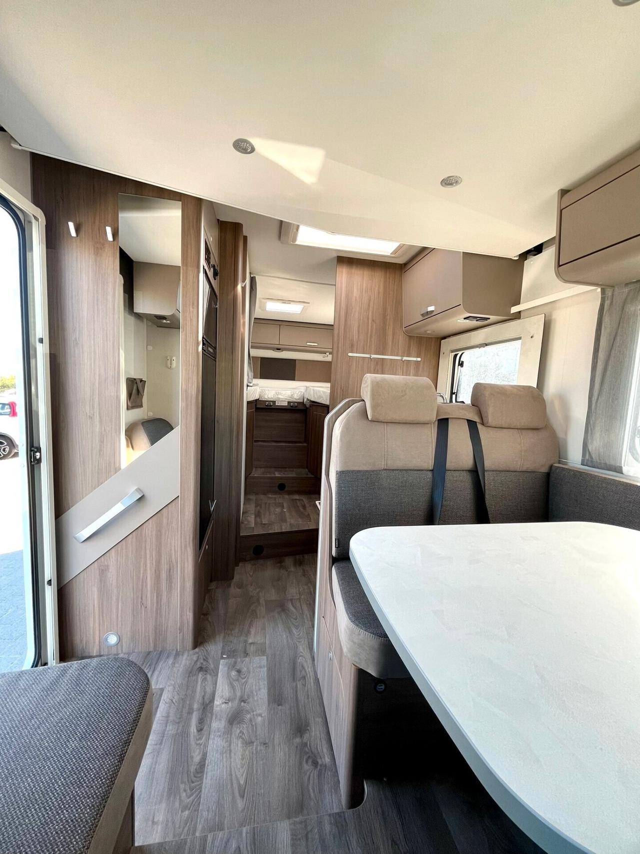 Approfitta su Carado T-447-Km 0