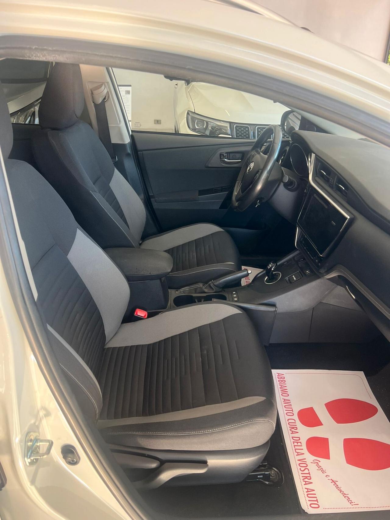 Toyota Auris Touring Sports 1.8 Hybrid Lounge