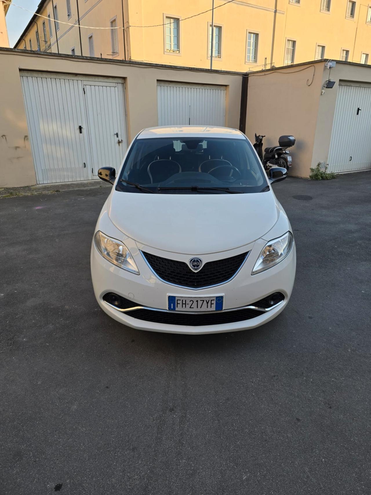 Lancia Ypsilon 1.2 69 CV 5 porte Platinum perfetta possibilita 12 mesi garanzia