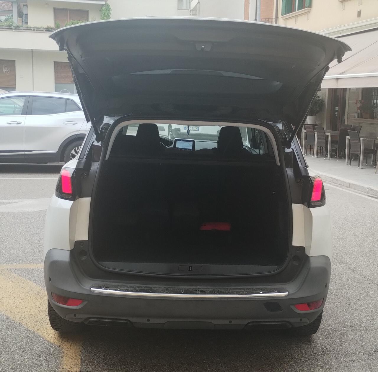 Peugeot 5008 BlueHDi 120 CV CROSSWAY AUT.