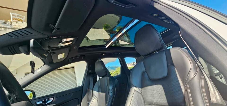 Volvo XC 60 XC60 B4 (d) AWD Geartronic R-design