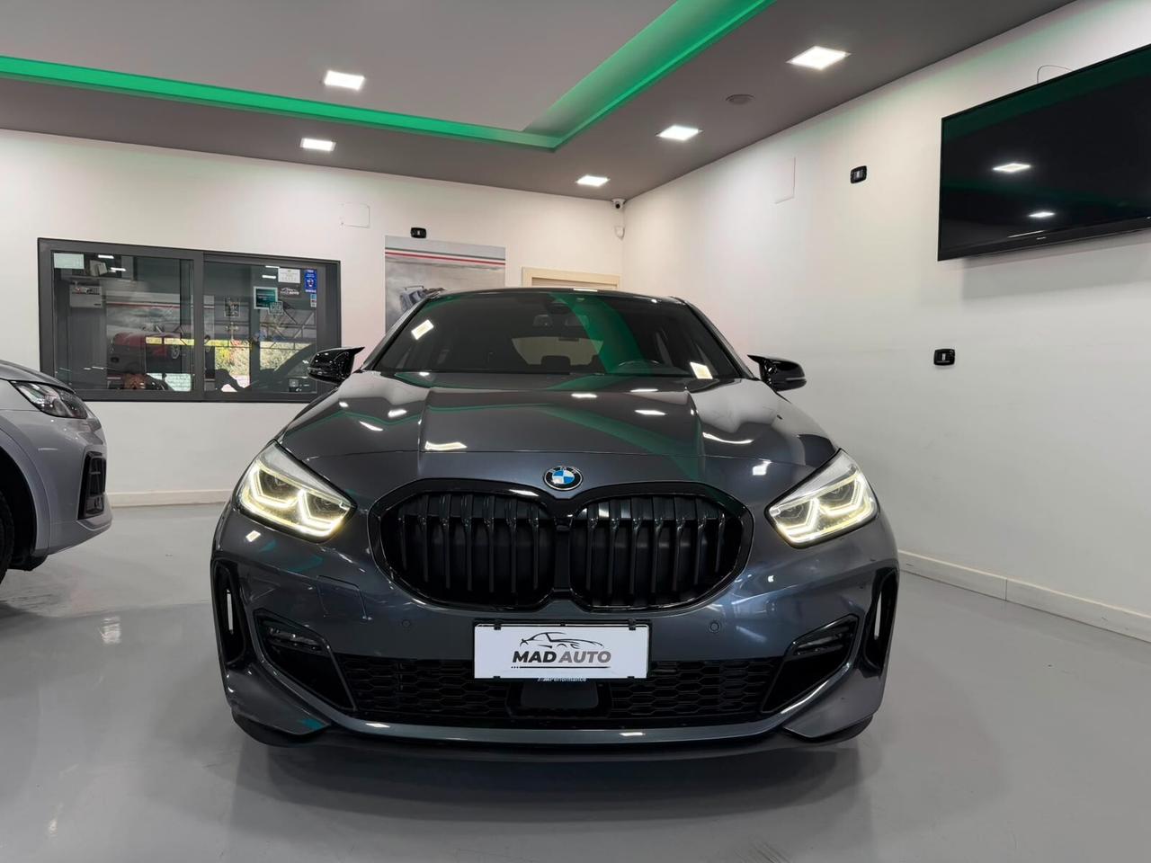 Bmw 116 116d 5p. Msport