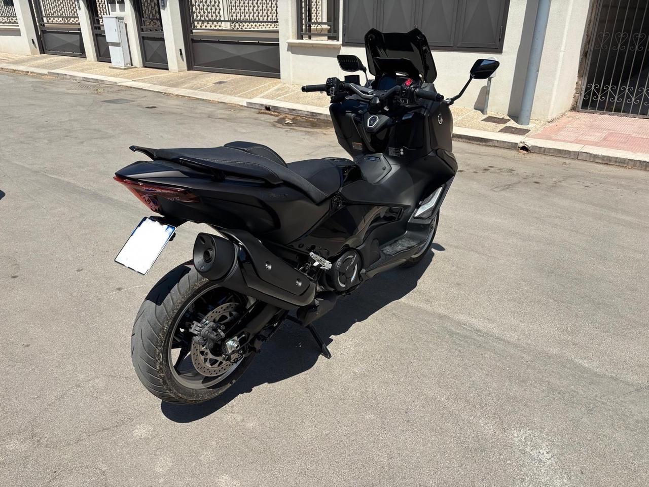 Yamaha T Max 560 TECH MAX DARK MAGMA