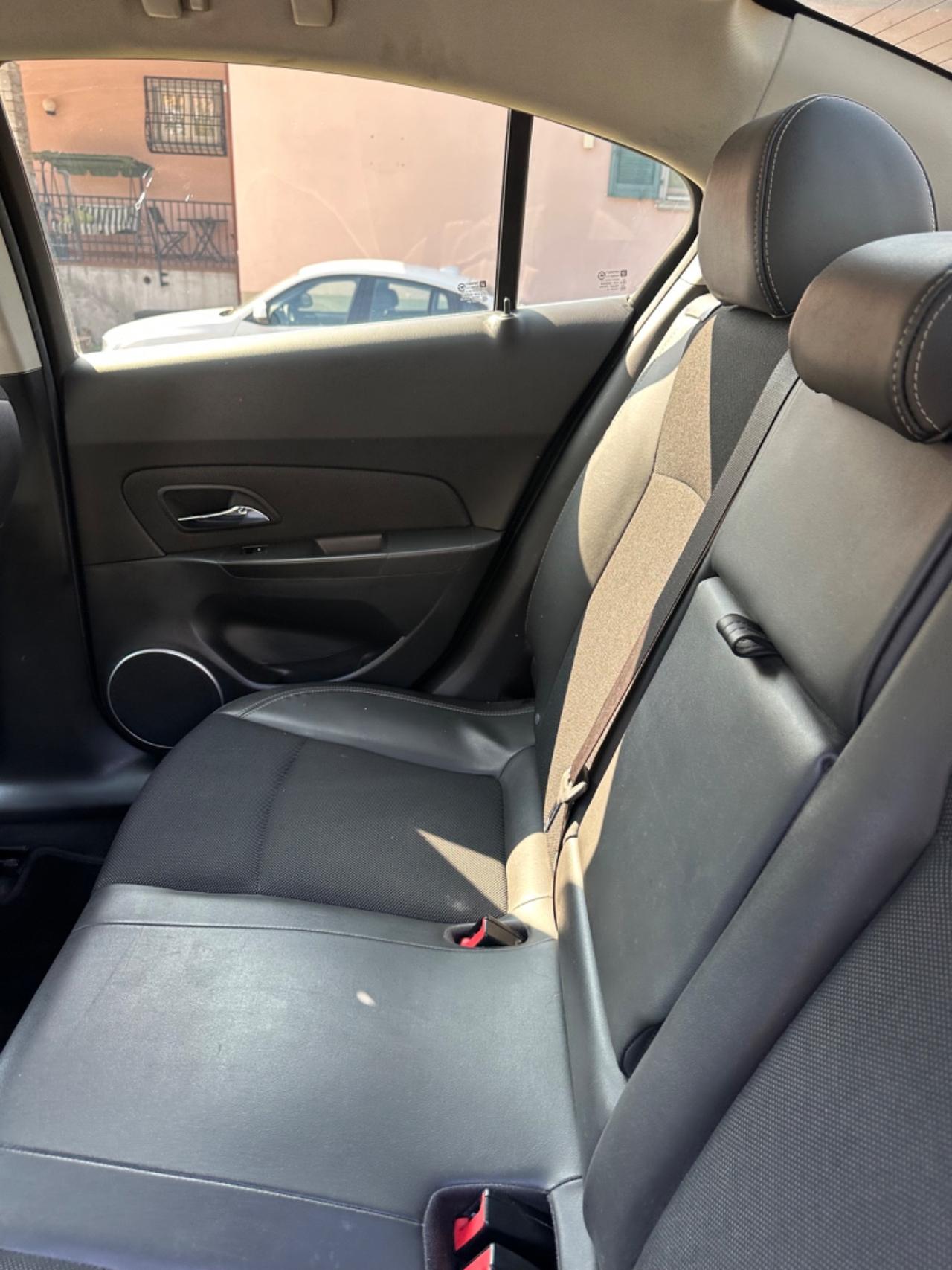Chevrolet CRUZE 1.7 Diesel 5P LT KMCERT UNICOPR
