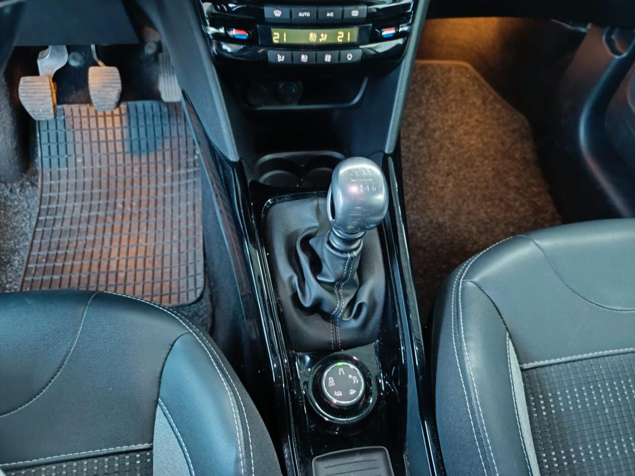 Peugeot 2008 BlueHDi 100 S&S Black Matt