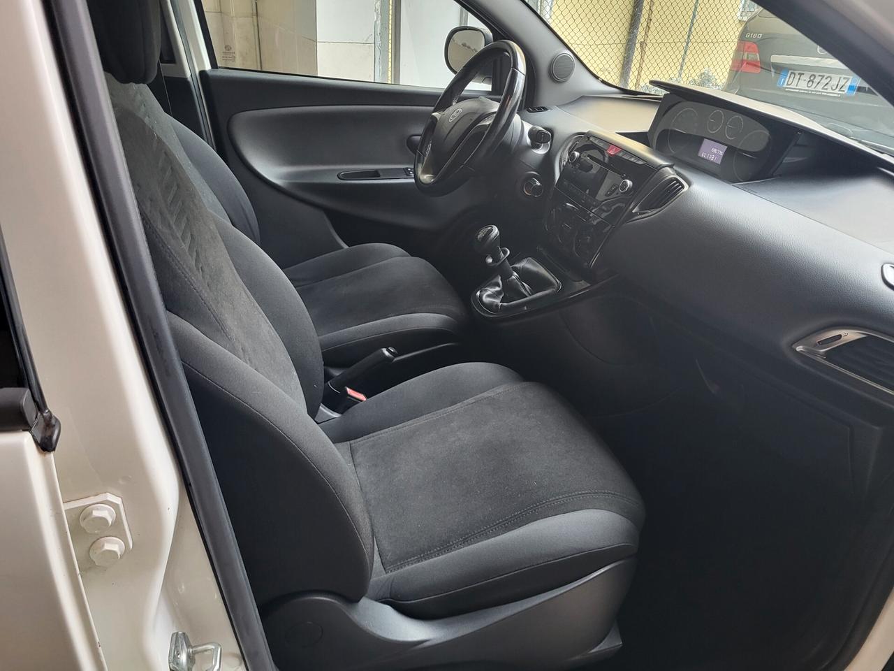 Lancia Ypsilon 1.2 69 CV 5 porte Gold