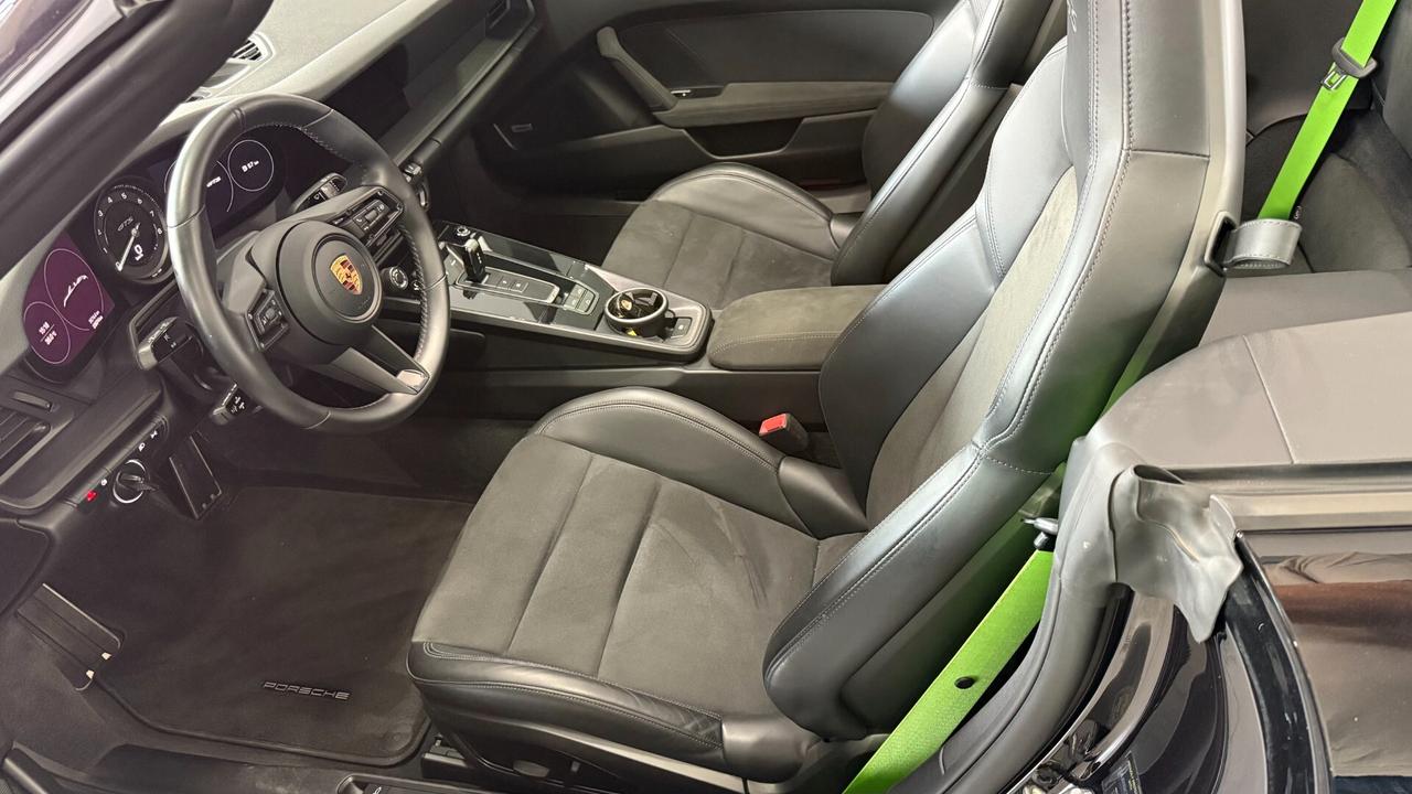 PORSCHE 992 GTS CABRIO UFF ITALIA