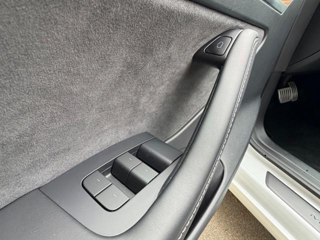 TESLA Model 3 PERFORMANCE NAVI+PELLE+PINZE ROSSE+SPOILER