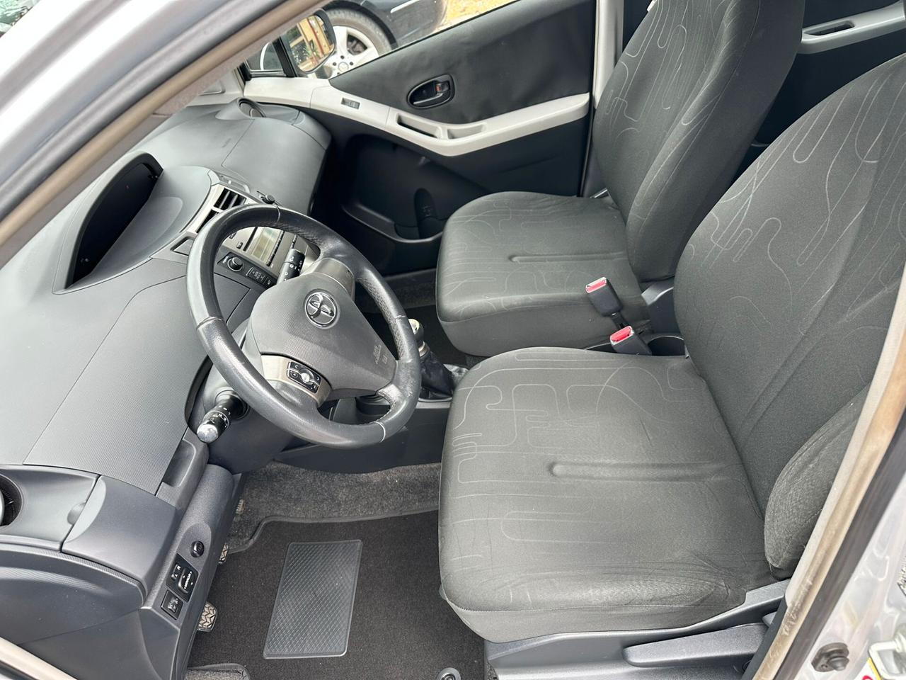 Toyota Yaris 1.0 5 porte Luxury pack