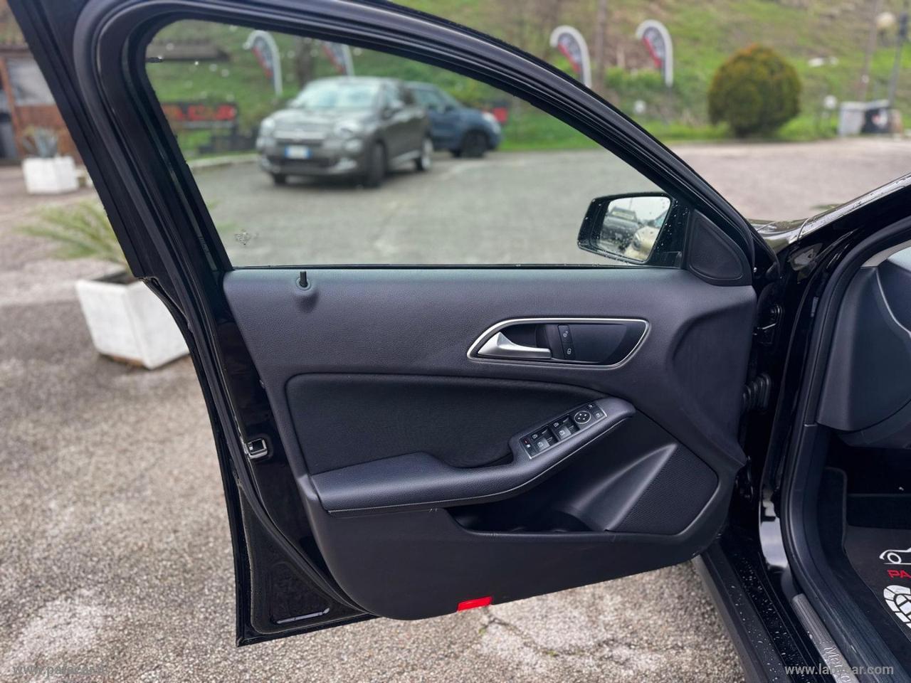 MERCEDES-BENZ GLA 180 Executive