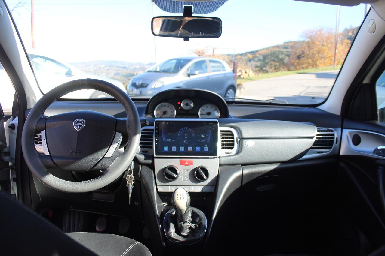 Lancia Ypsilon 1.3 MJT 90 CV Platino