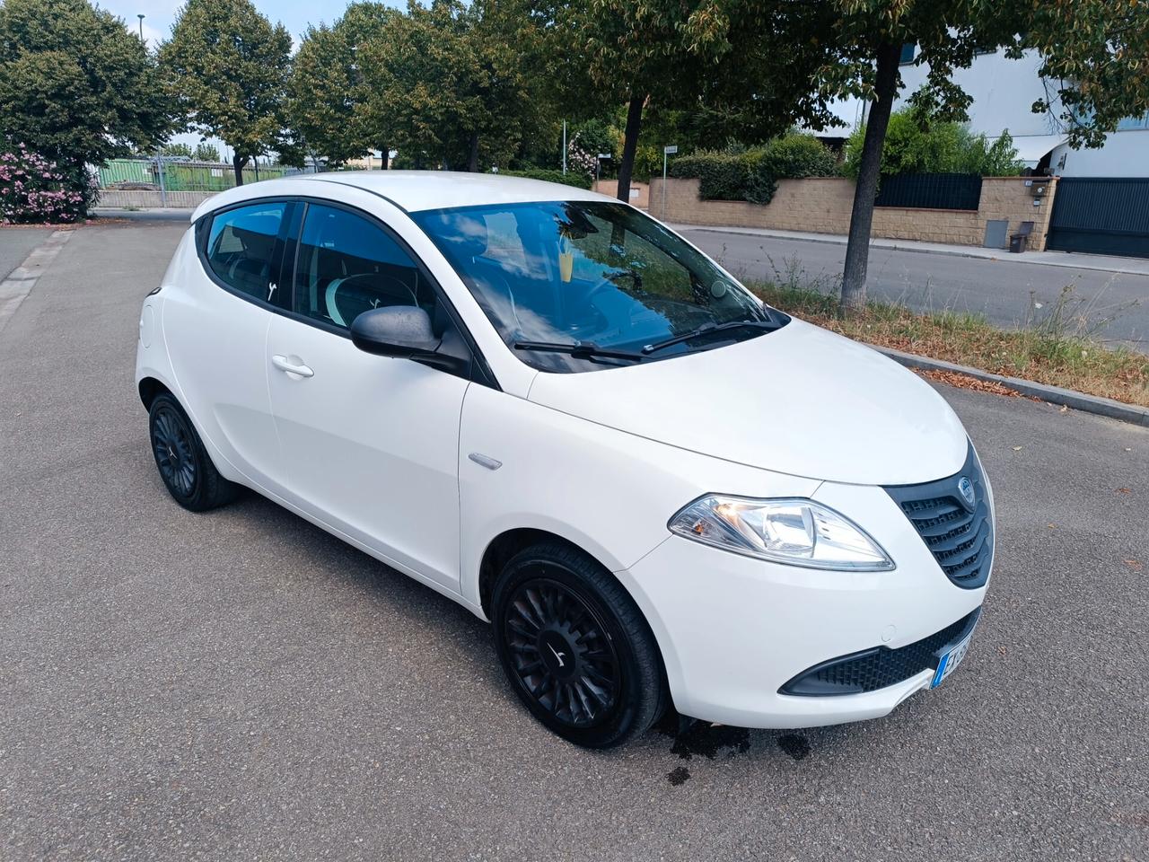 Lancia Ypsilon 1.2 5 porte del 14 NEOPATENTATI