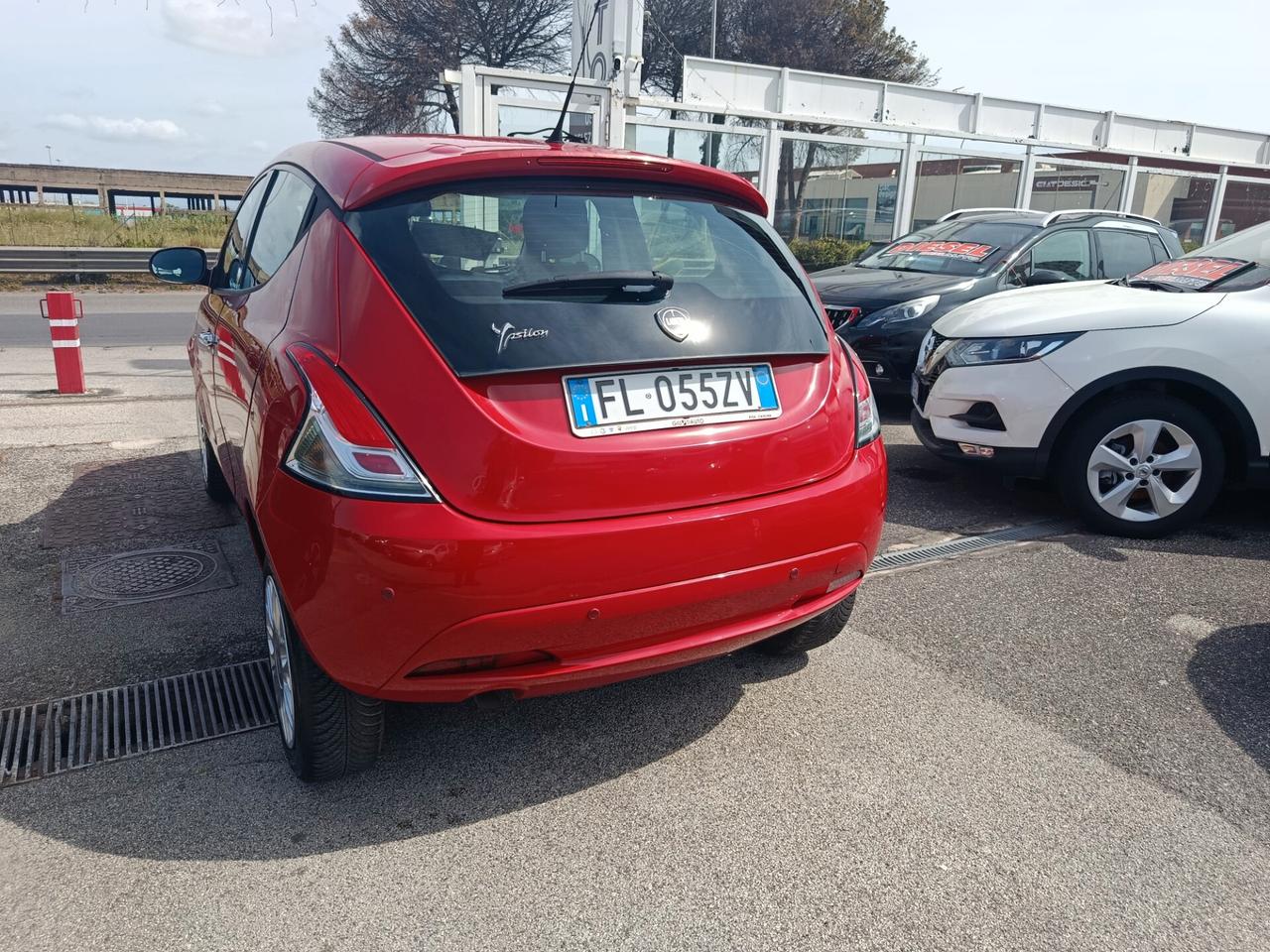 Lancia Ypsilon 0.9 TwinAir 85 CV 5 porte Metano Ecochic Platinum
