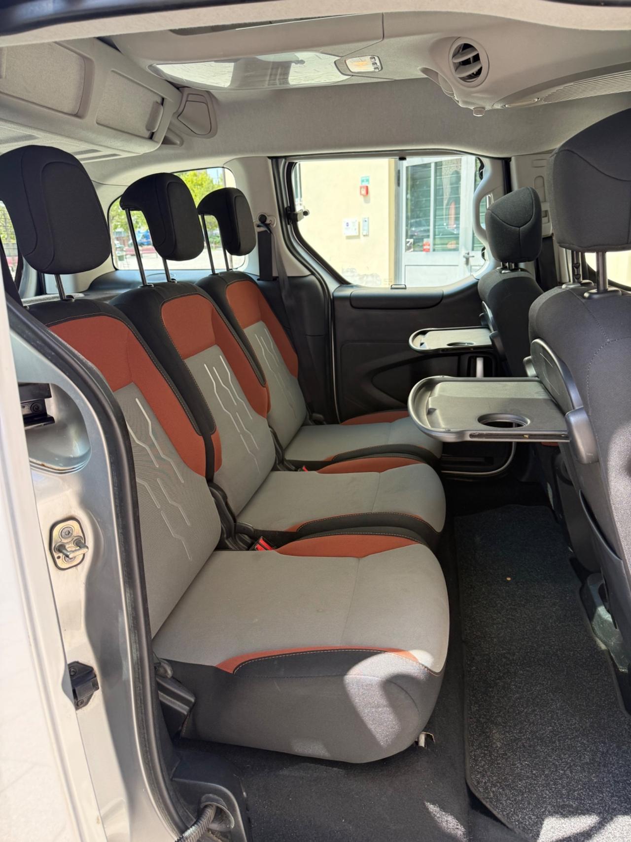 Peugeot Partner Tepee BlueHDi 100 Outdoor Style