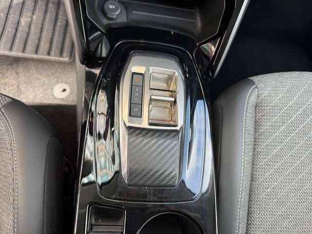 Peugeot 208 1.2 Hybrid Allure 110cv e-dcs 6