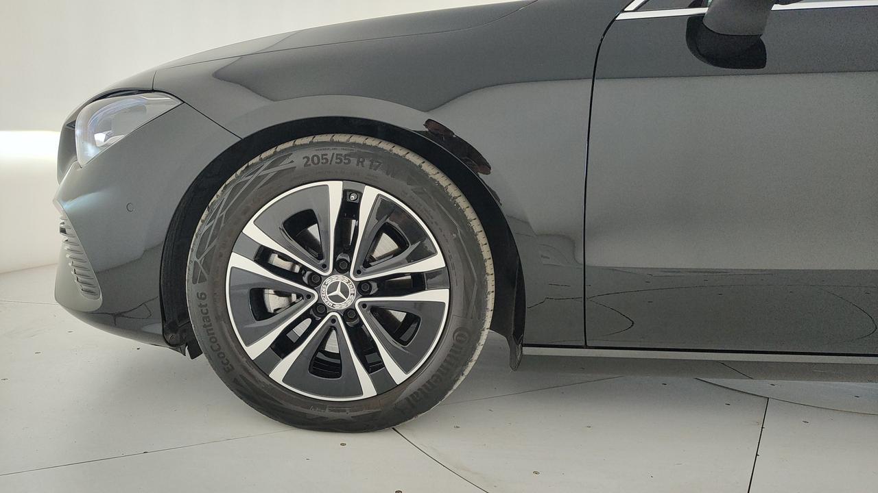 Mercedes-Benz CLA Shooting Brake 180 d Advanced auto