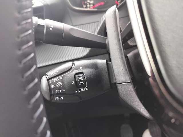 Peugeot 2008 PureTech 100 S&S Active ** KM Ø **