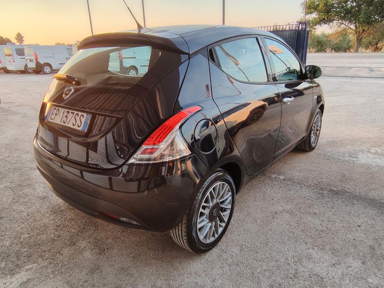 Lancia Ypsilon 1.2 69 CV 5 porte S&S Platinum