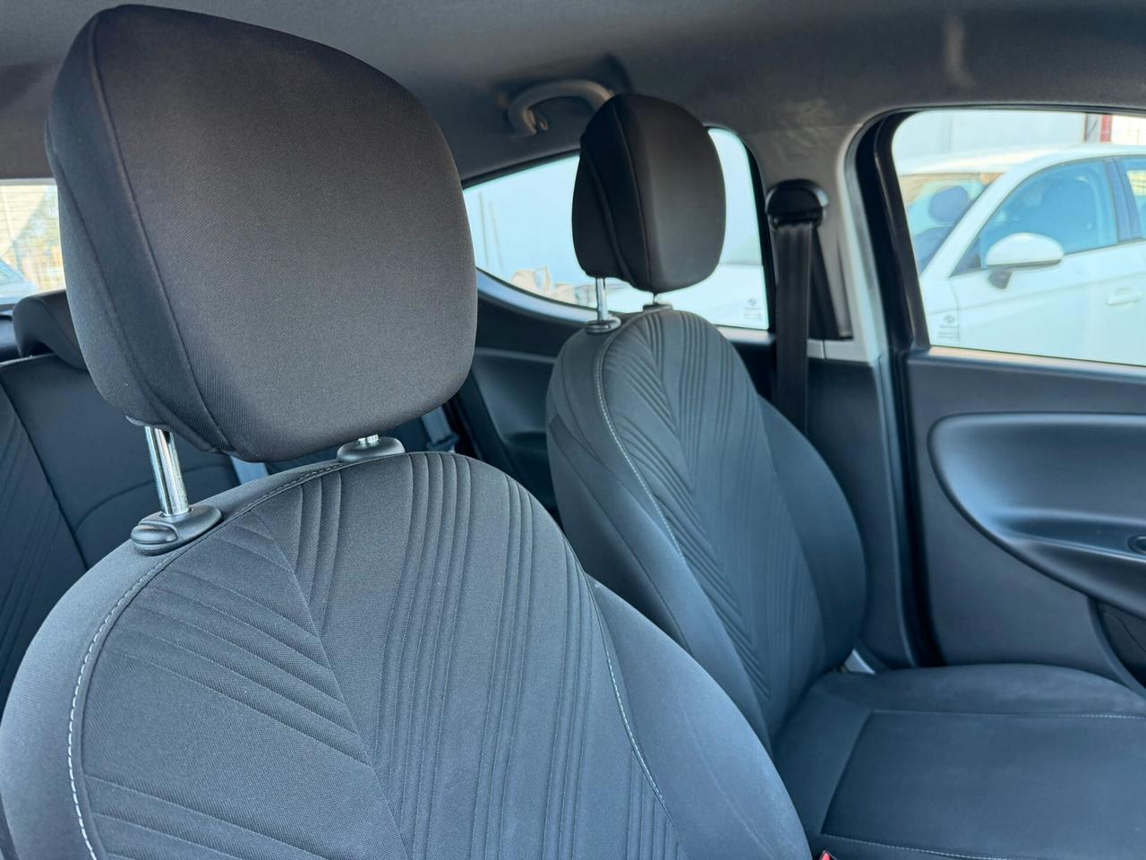 Lancia Ypsilon 1.0 FireFly 5 porte S&S Hybrid Gold