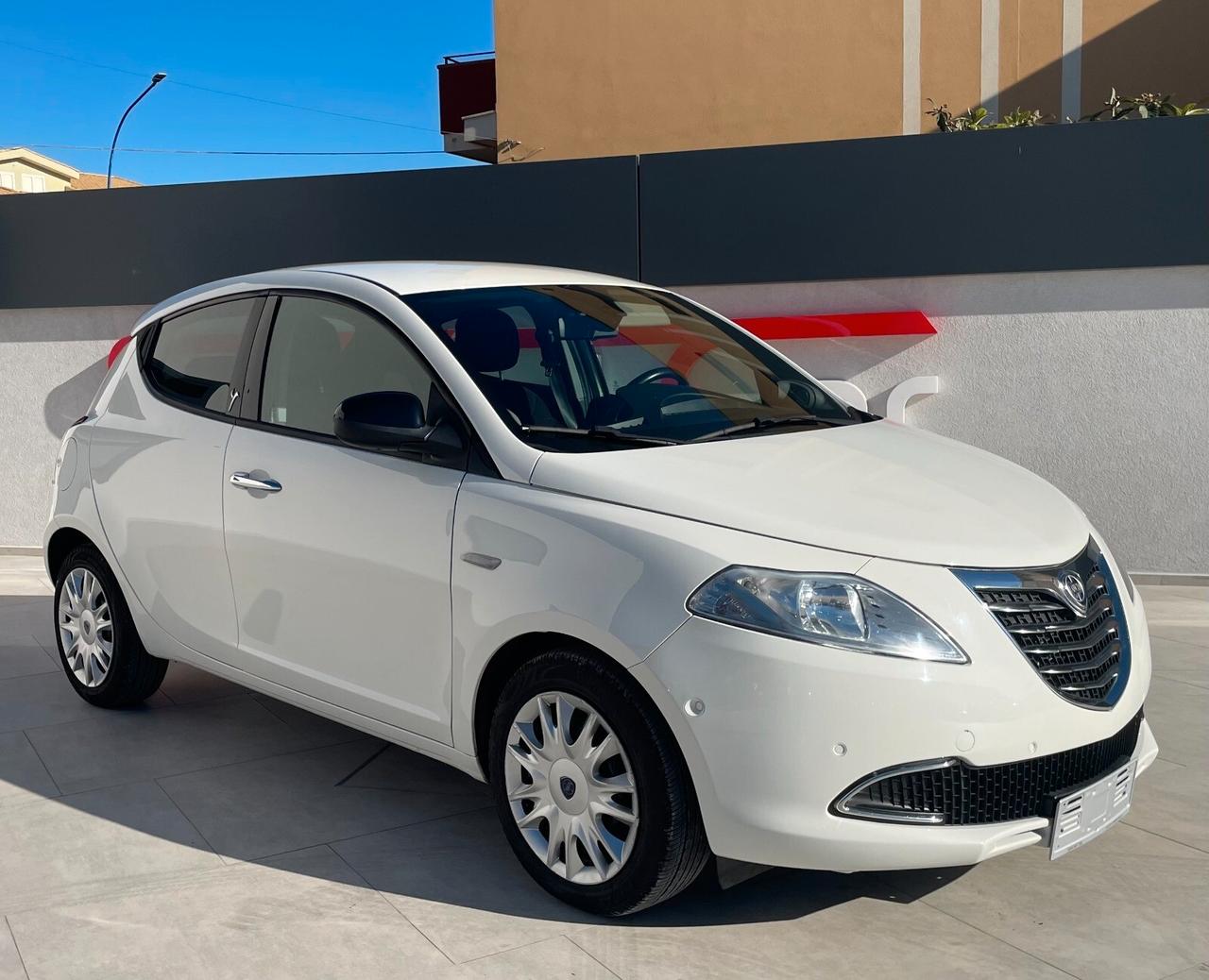 Lancia Ypsilon 0.9 TwinAir 85 CV 5 porte S&S Silver Automatica