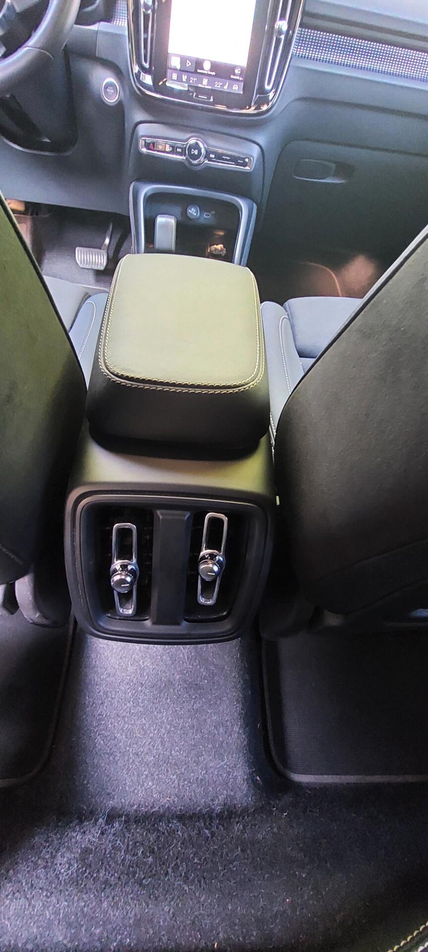 VOLVO XC 40 B3 ULTIMATE PLUS 2.0 IBRIDO 163 CV AUTOMATICA STRAFULL OPTIONAL NUOVA