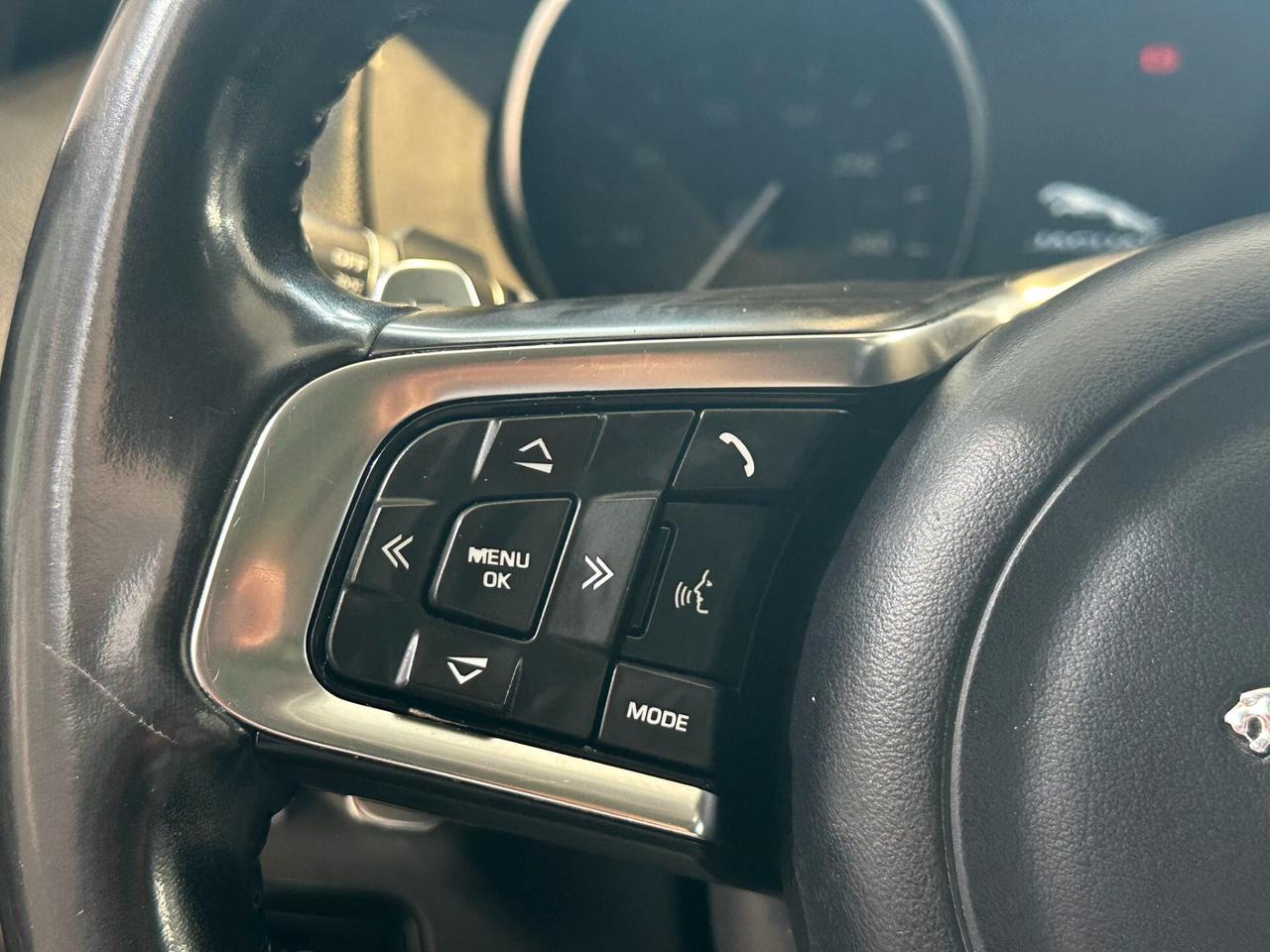 Jaguar F-Pace 2.0 D 180 CV AWD R-Sport