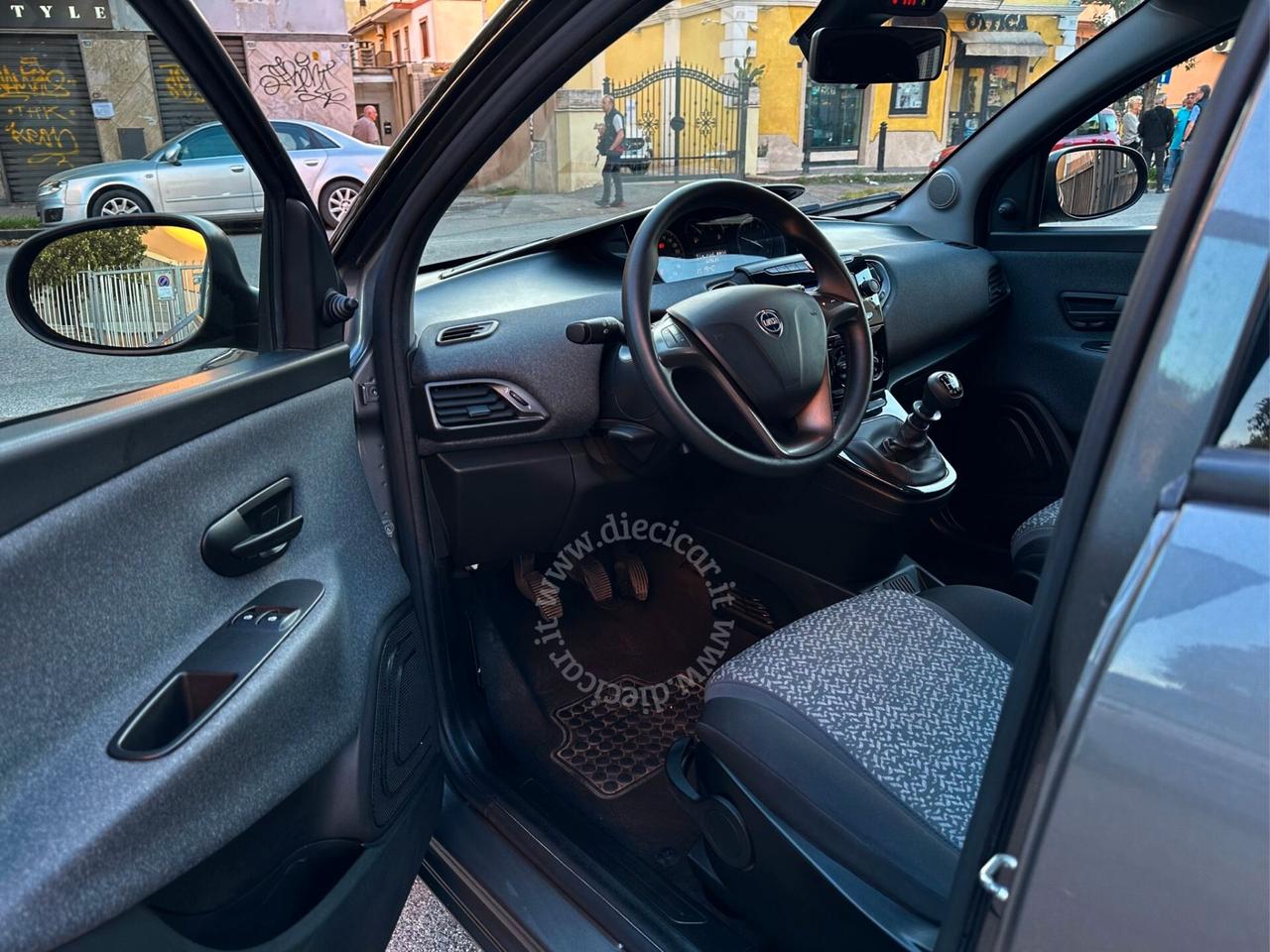 Lancia Ypsilon 1.0 FireFly 5 porte S&S Hybrid Ecochic Gold